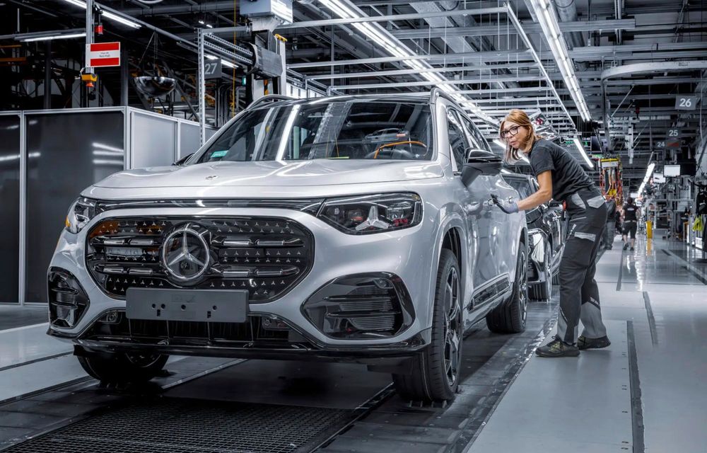 Mercedes-Benz recheamă peste 310.000 de modele în SUA din cauza unui defect care poate dezactiva frâna de parcare - Poza 2 Mercedes-Benz recheamă peste 310.000 de modele în SUA din cauza unui defect care poate dezactiva frâna de parcare - Poza 2