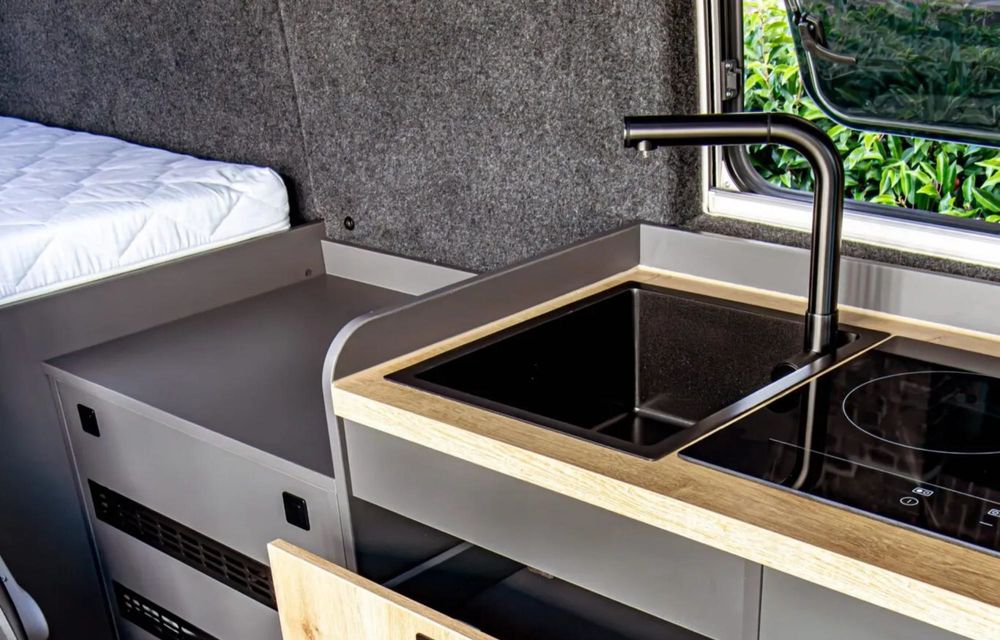 Noul Nissan Interstar-e, transformat într-un camper electric: autonomie de 410 km - Poza 18 Noul Nissan Interstar-e, transformat într-un camper electric: autonomie de 410 km - Poza 18