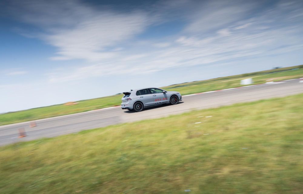 REPORTAJ: 50 de ani de GTI: experiență pe circuit cu cel mai puternic Golf GTI construit vreodată - Poza 23