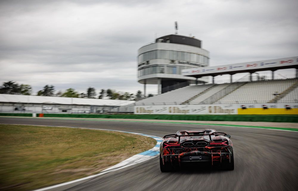 Primele imagini cu noul Lamborghini Revuelto SV: record pe Hockenheimring - Poza 5 Primele imagini cu noul Lamborghini Revuelto SV: record pe Hockenheimring - Poza 5