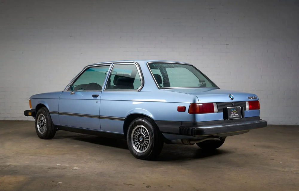 Nu se mai fac ca pe vremuri. Un BMW Seria 3 din '77 cu 14.500 km la bord a fost scos la vânzare - Poza 4 Nu se mai fac ca pe vremuri. Un BMW Seria 3 din '77 cu 14.500 km la bord a fost scos la vânzare - Poza 4