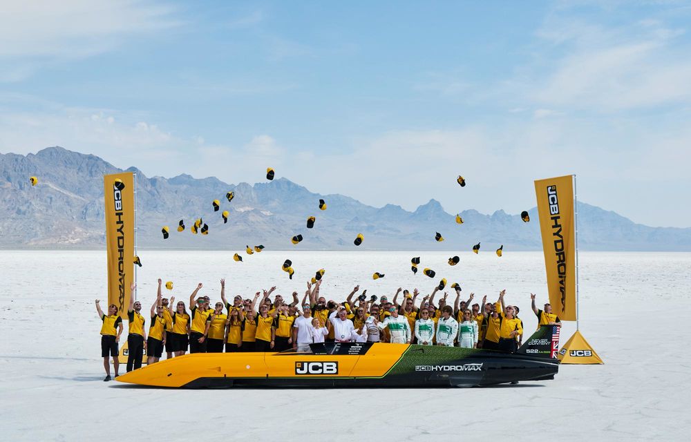 JCB Hydromax, alimentat cu hidrogen, a stabilit un nou record de viteză pe uscat: 654 km/h - Poza 2