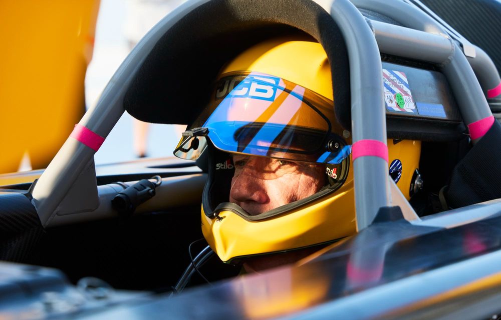 JCB Hydromax, alimentat cu hidrogen, a stabilit un nou record de viteză pe uscat: 654 km/h - Poza 4