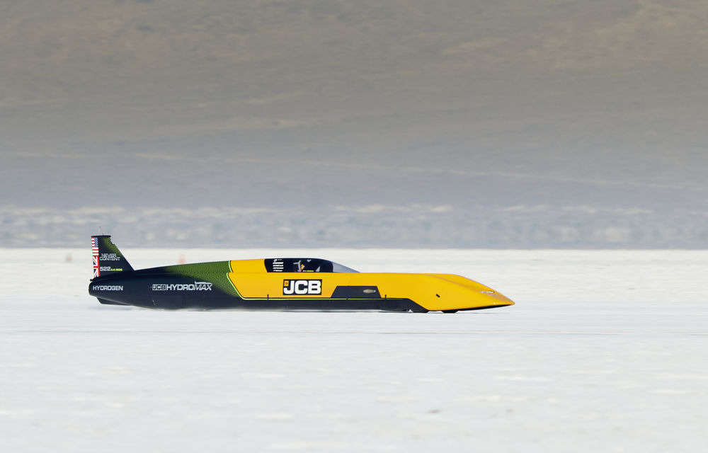 JCB Hydromax, alimentat cu hidrogen, a stabilit un nou record de viteză pe uscat: 654 km/h - Poza 1