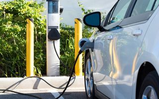 Germania: Record de șoferi care fac trecerea la electrice, din cauza conflictului din Iran