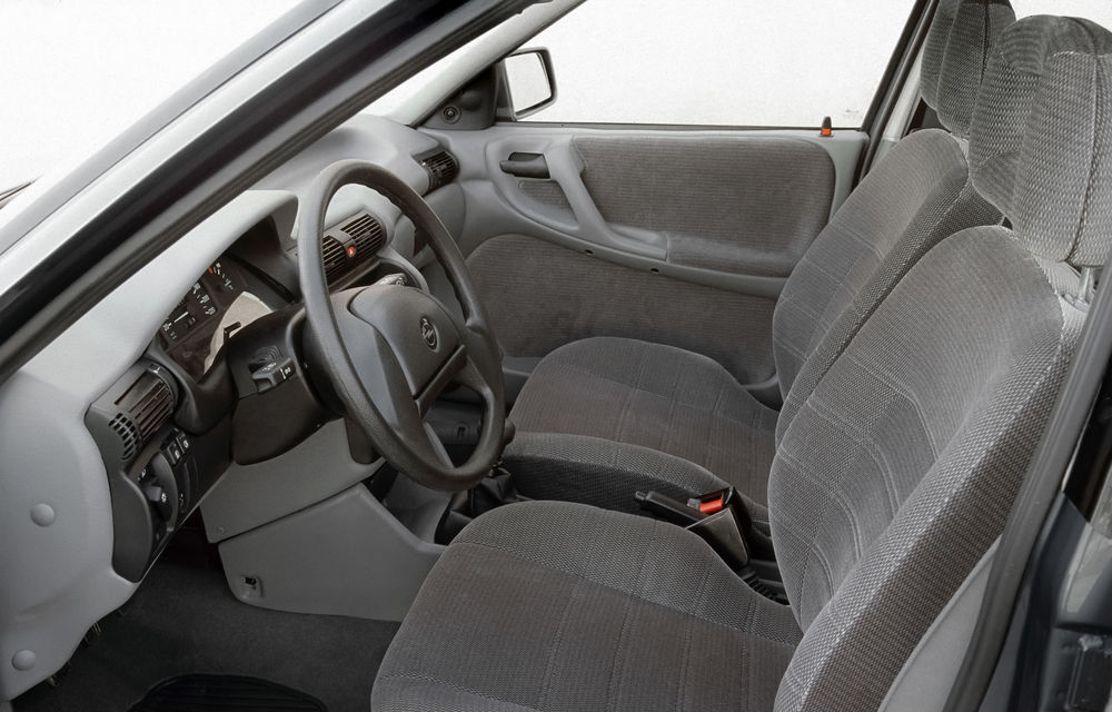 Opel marchează 35 de ani de la debutul primei generații Astra. Cel mai vândut Opel din istorie - Poza 11 Opel marchează 35 de ani de la debutul primei generații Astra. Cel mai vândut Opel din istorie - Poza 11