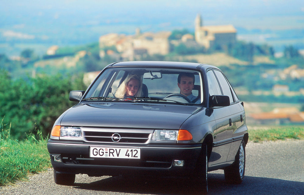 Opel marchează 35 de ani de la debutul primei generații Astra. Cel mai vândut Opel din istorie - Poza 2 Opel marchează 35 de ani de la debutul primei generații Astra. Cel mai vândut Opel din istorie - Poza 2