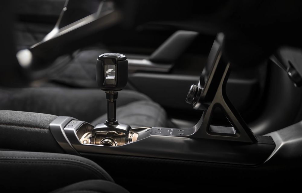 McLaren prezintă McL 6GT: primul său model cu transmisie manuală după 34 de ani - Poza 10