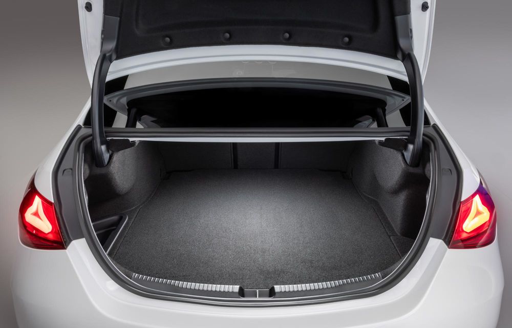 Noul Mercedes-Benz Clasa C facelift: motorizări electrificate și design revizuit - Poza 10 Noul Mercedes-Benz Clasa C facelift: motorizări electrificate și design revizuit - Poza 10