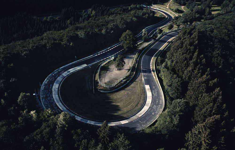 Porsche 911 GT3 primește o ediție limitată care marchează 100 de ani de Nurburgring - Poza 16 Porsche 911 GT3 primește o ediție limitată care marchează 100 de ani de Nurburgring - Poza 16