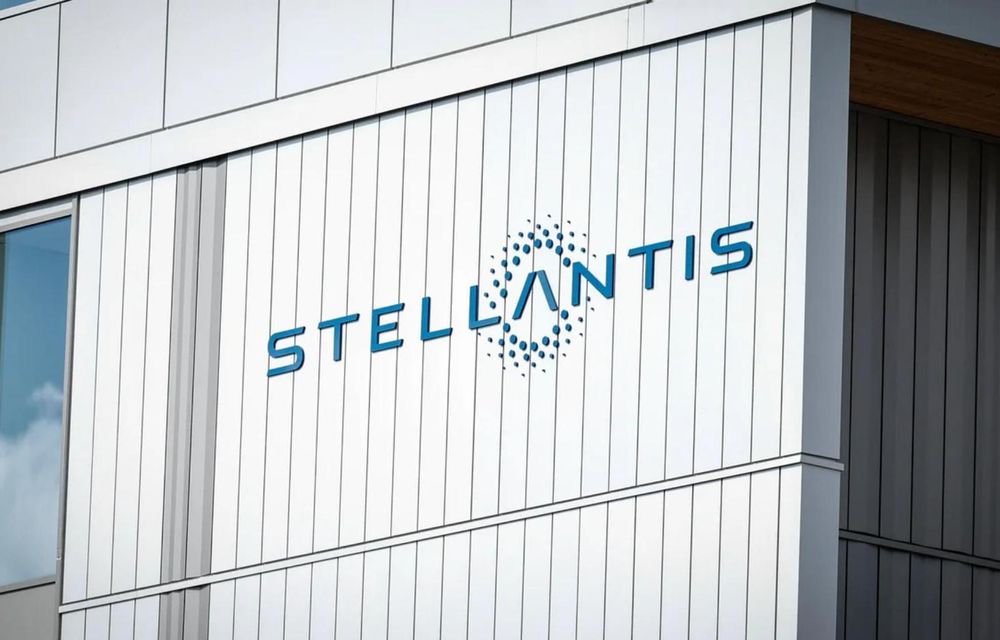 Aproape 1 milion de mașini Stellantis, rechemate în service din cauza camerelor pentru marșarier - Poza 1