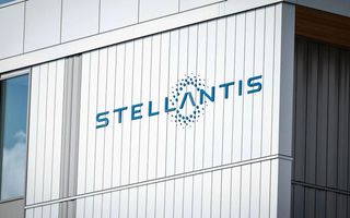 Aproape 1 milion de mașini Stellantis, rechemate în service din cauza camerelor pentru marșarier Aproape 1 milion de mașini Stellantis, rechemate în service din cauza camerelor pentru marșarier