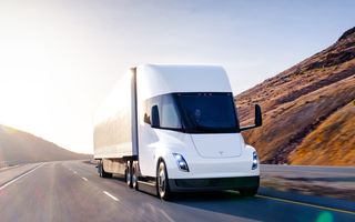 Tesla Semi ajunge, într-un final, în Europa: expus în Germania în luna septembrie