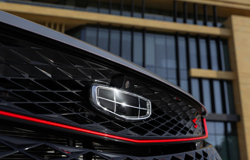Geely începe testele pilot cu baterii solid-state anul viitor: un milion de km durată de viață - Poza 1 Geely începe testele pilot cu baterii solid-state anul viitor: un milion de km durată de viață - Poza 1