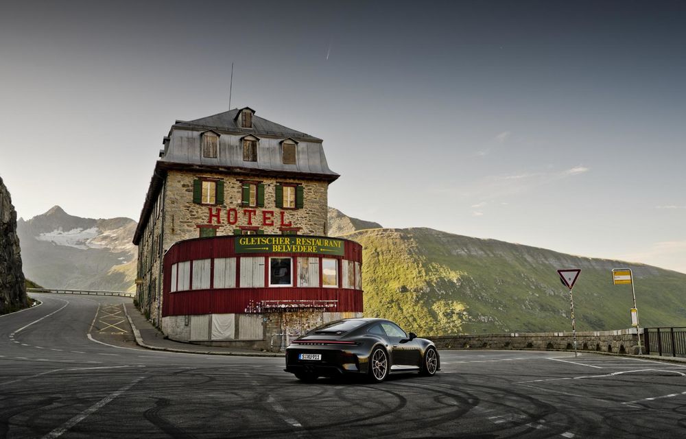 Noul Porsche 911 GT3 Bergsport: ediție specială inspirată de Munții Alpi - Poza 3 Noul Porsche 911 GT3 Bergsport: ediție specială inspirată de Munții Alpi - Poza 3
