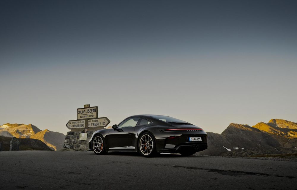 Noul Porsche 911 GT3 Bergsport: ediție specială inspirată de Munții Alpi - Poza 5 Noul Porsche 911 GT3 Bergsport: ediție specială inspirată de Munții Alpi - Poza 5