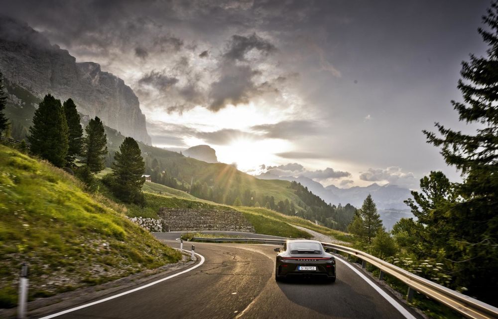 Noul Porsche 911 GT3 Bergsport: ediție specială inspirată de Munții Alpi - Poza 11 Noul Porsche 911 GT3 Bergsport: ediție specială inspirată de Munții Alpi - Poza 11