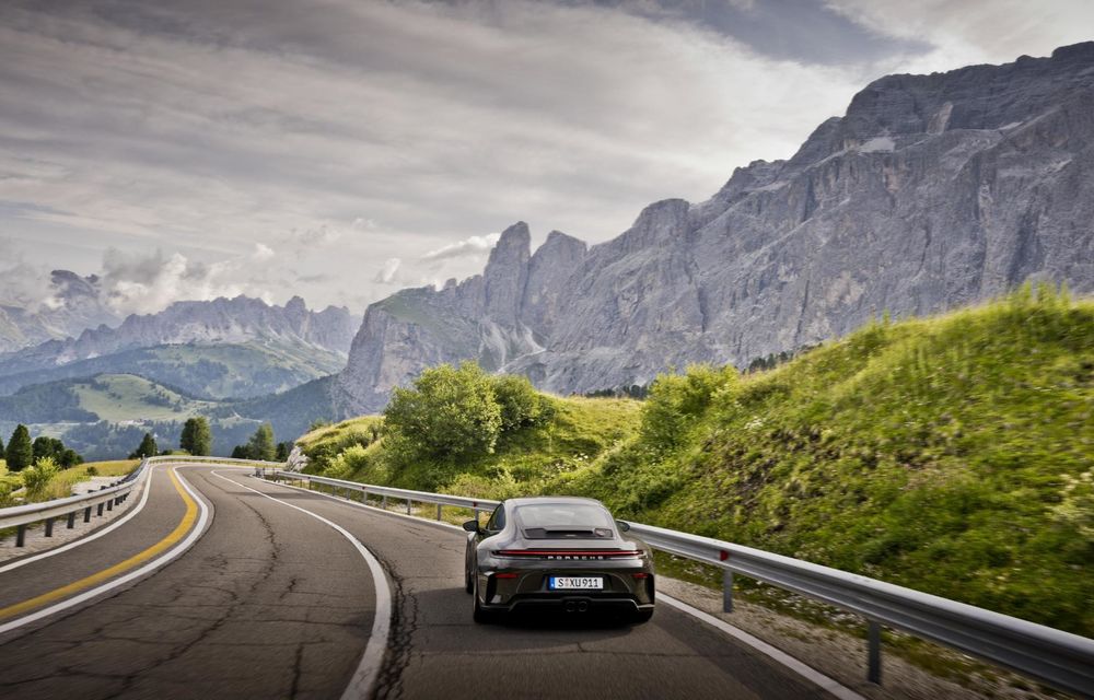Noul Porsche 911 GT3 Bergsport: ediție specială inspirată de Munții Alpi - Poza 12 Noul Porsche 911 GT3 Bergsport: ediție specială inspirată de Munții Alpi - Poza 12