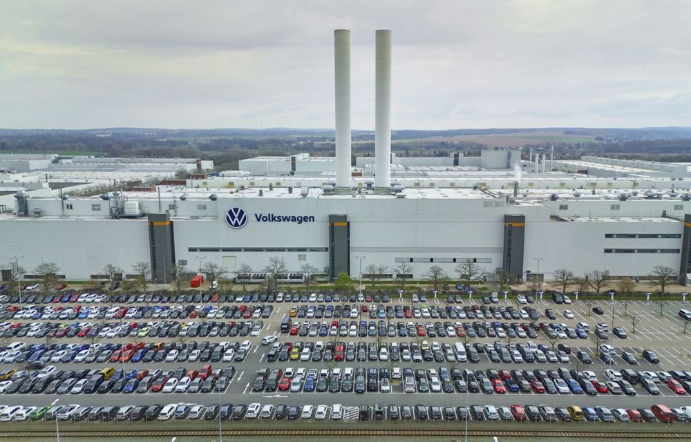 Volkswagen ar putea închide 4 uzine în Germania. Peste 140.000 de locuri de muncă ar putea fi eliminate - Poza 1
