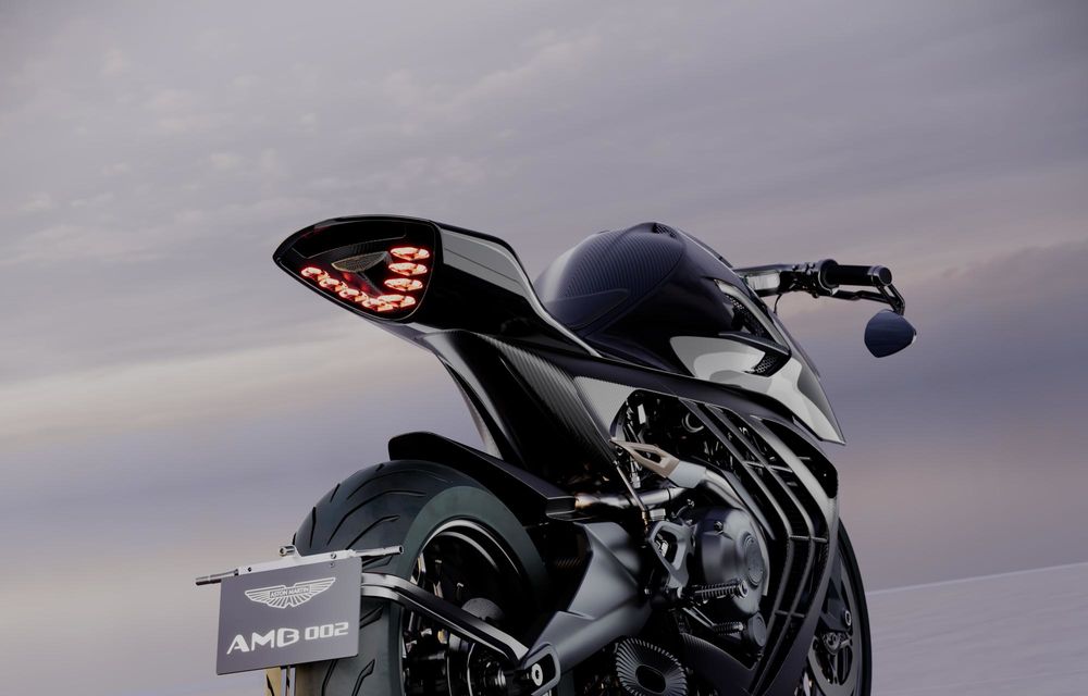 Aston Martin prezintă prima sa motocicletă de stradă: limitată la 300 de exemplare - Poza 3 Aston Martin prezintă prima sa motocicletă de stradă: limitată la 300 de exemplare - Poza 3
