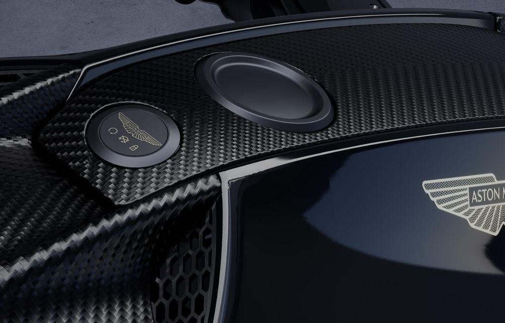 Aston Martin prezintă prima sa motocicletă de stradă: limitată la 300 de exemplare - Poza 4 Aston Martin prezintă prima sa motocicletă de stradă: limitată la 300 de exemplare - Poza 4