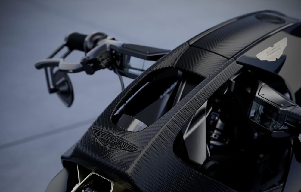 Aston Martin prezintă prima sa motocicletă de stradă: limitată la 300 de exemplare - Poza 5 Aston Martin prezintă prima sa motocicletă de stradă: limitată la 300 de exemplare - Poza 5
