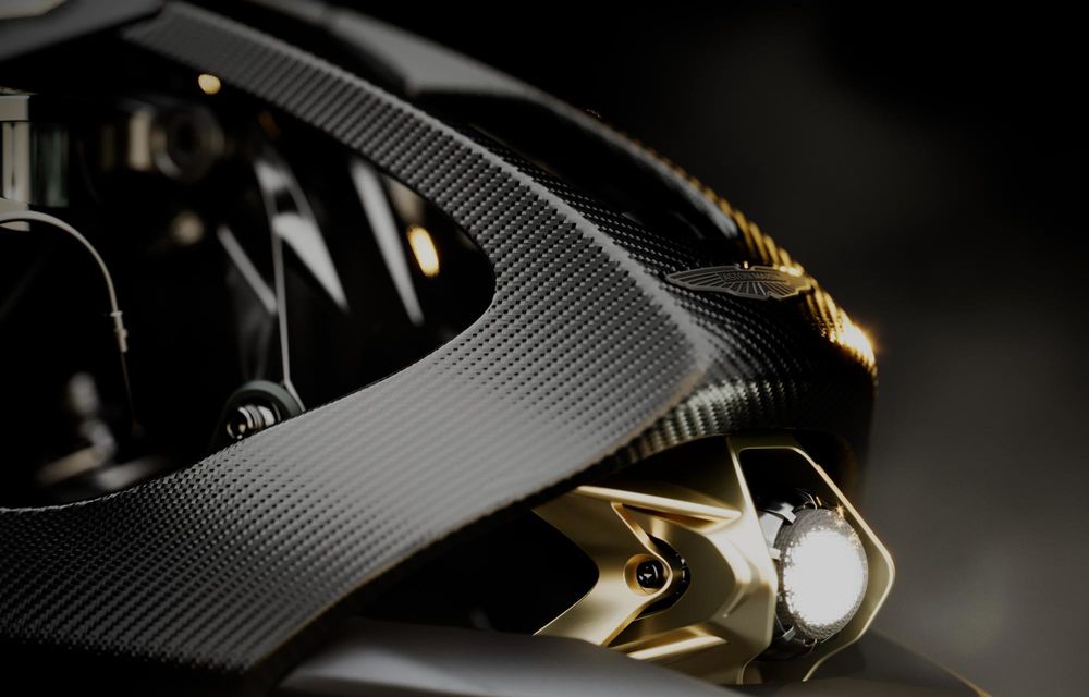 Aston Martin prezintă prima sa motocicletă de stradă: limitată la 300 de exemplare - Poza 11 Aston Martin prezintă prima sa motocicletă de stradă: limitată la 300 de exemplare - Poza 11