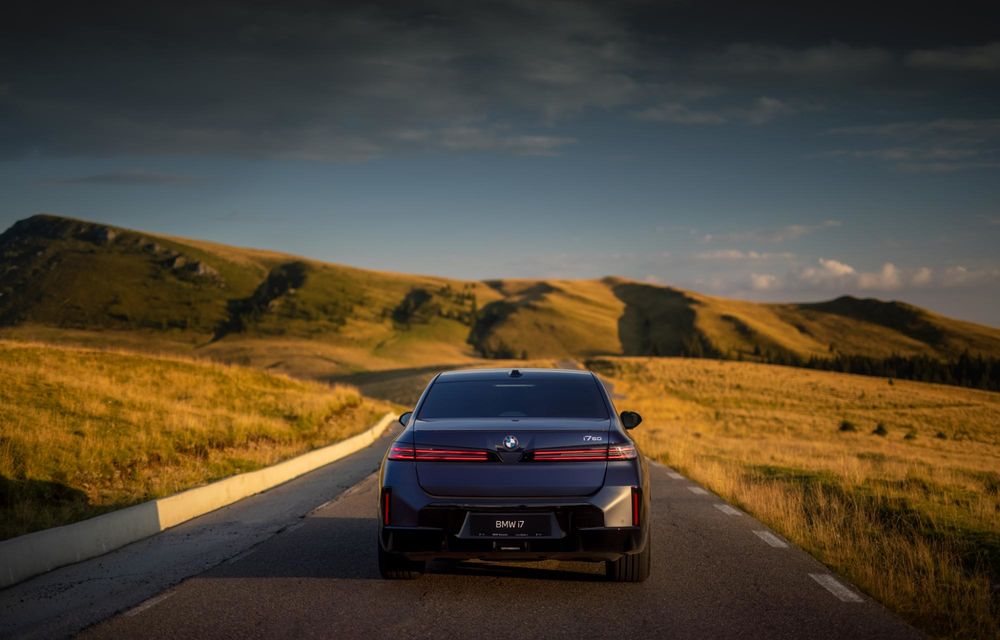 Noul BMW Seria 7 facelift a ajuns în România. Prezentat în cadrul unui eveniment special - Poza 5 Noul BMW Seria 7 facelift a ajuns în România. Prezentat în cadrul unui eveniment special - Poza 5