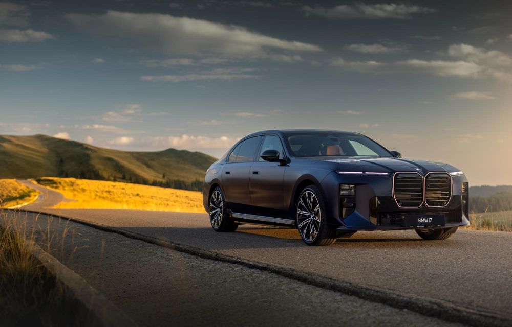 Noul BMW Seria 7 facelift a ajuns în România. Prezentat în cadrul unui eveniment special - Poza 2 Noul BMW Seria 7 facelift a ajuns în România. Prezentat în cadrul unui eveniment special - Poza 2