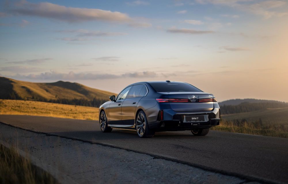Noul BMW Seria 7 facelift a ajuns în România. Prezentat în cadrul unui eveniment special - Poza 4 Noul BMW Seria 7 facelift a ajuns în România. Prezentat în cadrul unui eveniment special - Poza 4