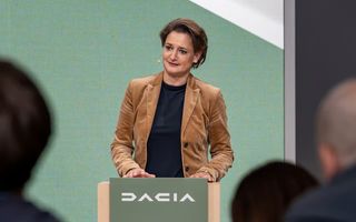 Șefa Dacia cere înghețarea reglementărilor europene pentru mașinile mici. „Mașinile devin prea scumpe” Șefa Dacia cere înghețarea reglementărilor europene pentru mașinile mici. „Mașinile devin prea scumpe”