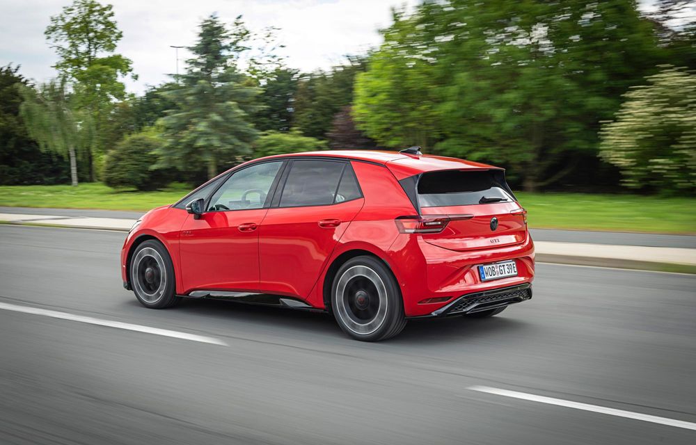 PREMIERĂ: Cel mai puternic Volkswagen GTI din istorie este electric: 601 km autonomie - Poza 12