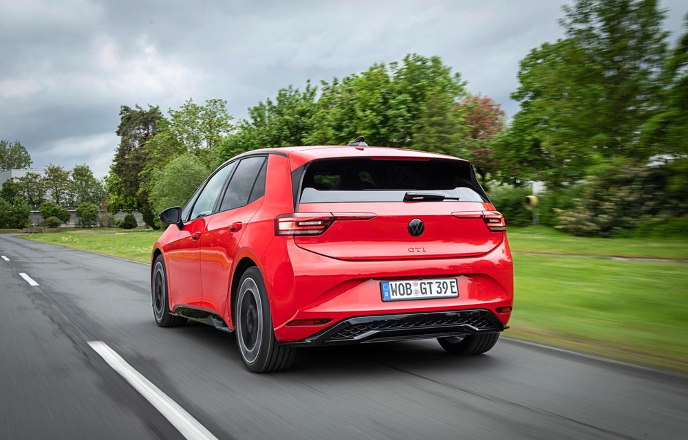 PREMIERĂ: Cel mai puternic Volkswagen GTI din istorie este electric: 601 km autonomie - Poza 14