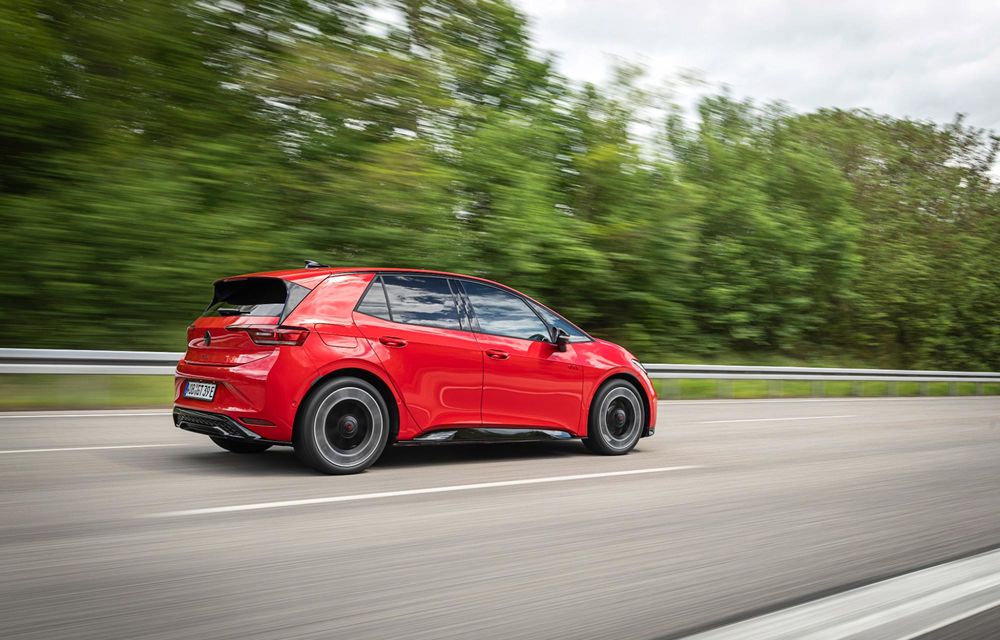 PREMIERĂ: Cel mai puternic Volkswagen GTI din istorie este electric: 601 km autonomie - Poza 11