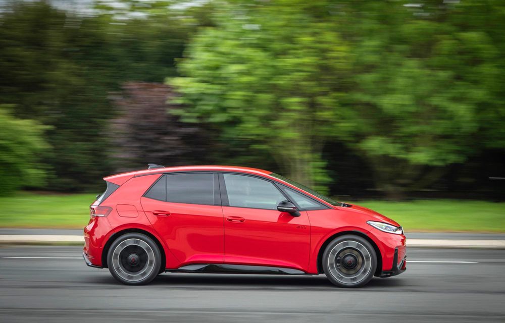 PREMIERĂ: Cel mai puternic Volkswagen GTI din istorie este electric: 601 km autonomie - Poza 10