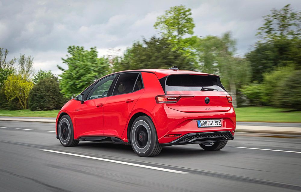PREMIERĂ: Cel mai puternic Volkswagen GTI din istorie este electric: 601 km autonomie - Poza 15