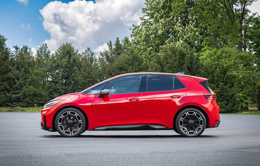 PREMIERĂ: Cel mai puternic Volkswagen GTI din istorie este electric: 601 km autonomie - Poza 9
