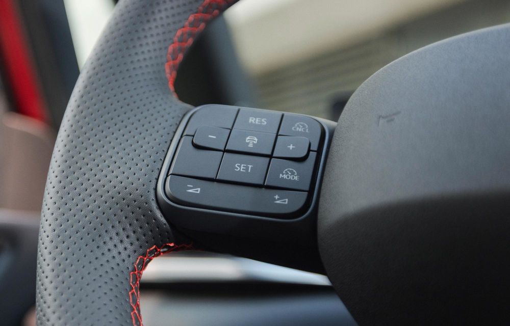 PREMIERĂ: Cel mai puternic Volkswagen GTI din istorie este electric: 601 km autonomie - Poza 25