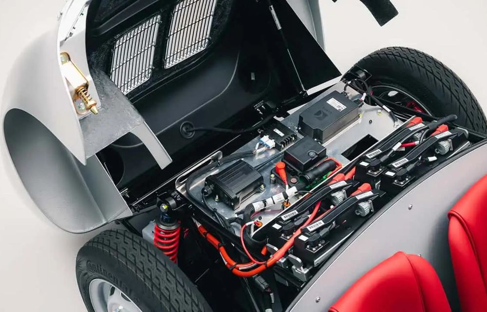 Porsche 550 Spyder J: replică electrică la scară redusă. Doar 250 de exemplare - Poza 6