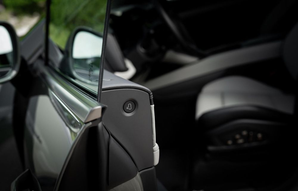 Noutăți pentru Porsche Cayenne Electric: uși acționate automat și încărcare fără cablu - Poza 3 Noutăți pentru Porsche Cayenne Electric: uși acționate automat și încărcare fără cablu - Poza 3