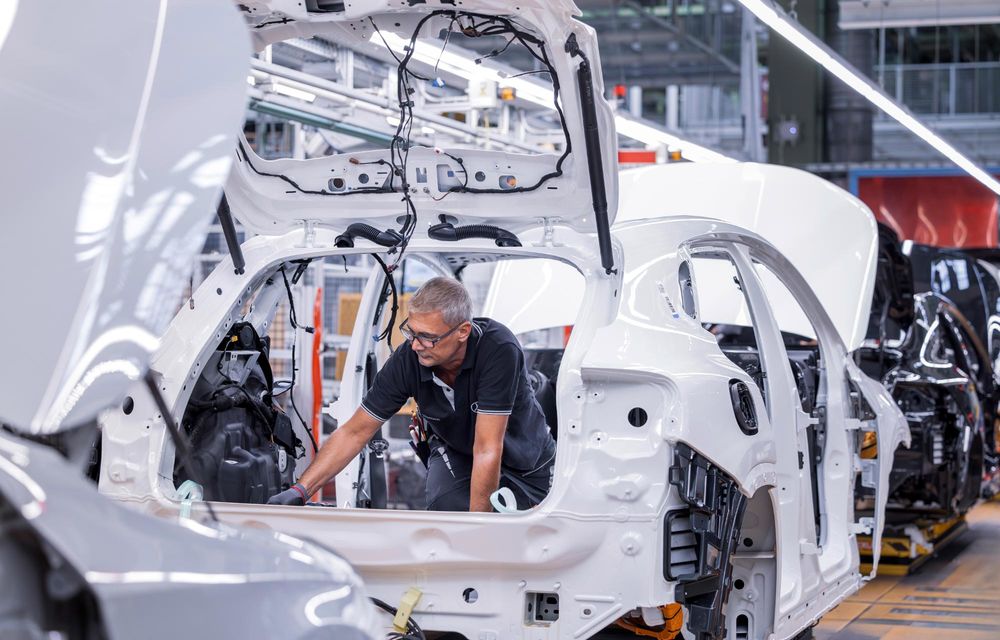 Noul Mercedes-Benz GLA a intrat în producția de serie - Poza 5 Noul Mercedes-Benz GLA a intrat în producția de serie - Poza 5