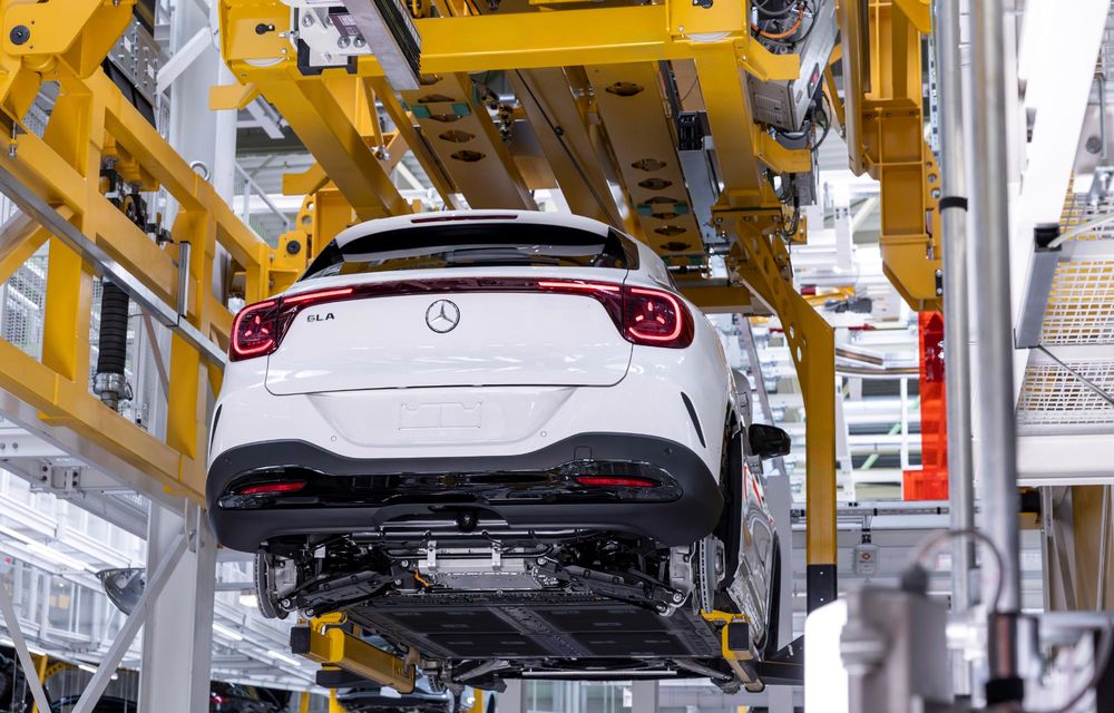 Noul Mercedes-Benz GLA a intrat în producția de serie - Poza 11 Noul Mercedes-Benz GLA a intrat în producția de serie - Poza 11