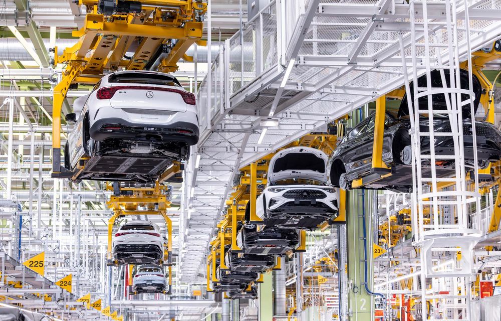 Noul Mercedes-Benz GLA a intrat în producția de serie - Poza 12 Noul Mercedes-Benz GLA a intrat în producția de serie - Poza 12