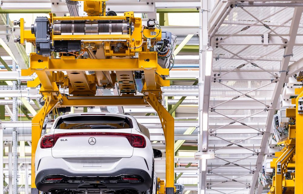 Noul Mercedes-Benz GLA a intrat în producția de serie - Poza 14 Noul Mercedes-Benz GLA a intrat în producția de serie - Poza 14