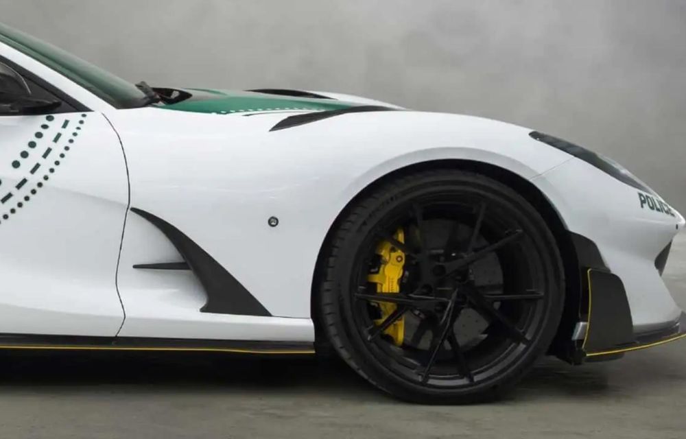 Poliția din Dubai își extinde flota cu un Ferrari 812 Superfast modificat de Mansory - Poza 4 Poliția din Dubai își extinde flota cu un Ferrari 812 Superfast modificat de Mansory - Poza 4