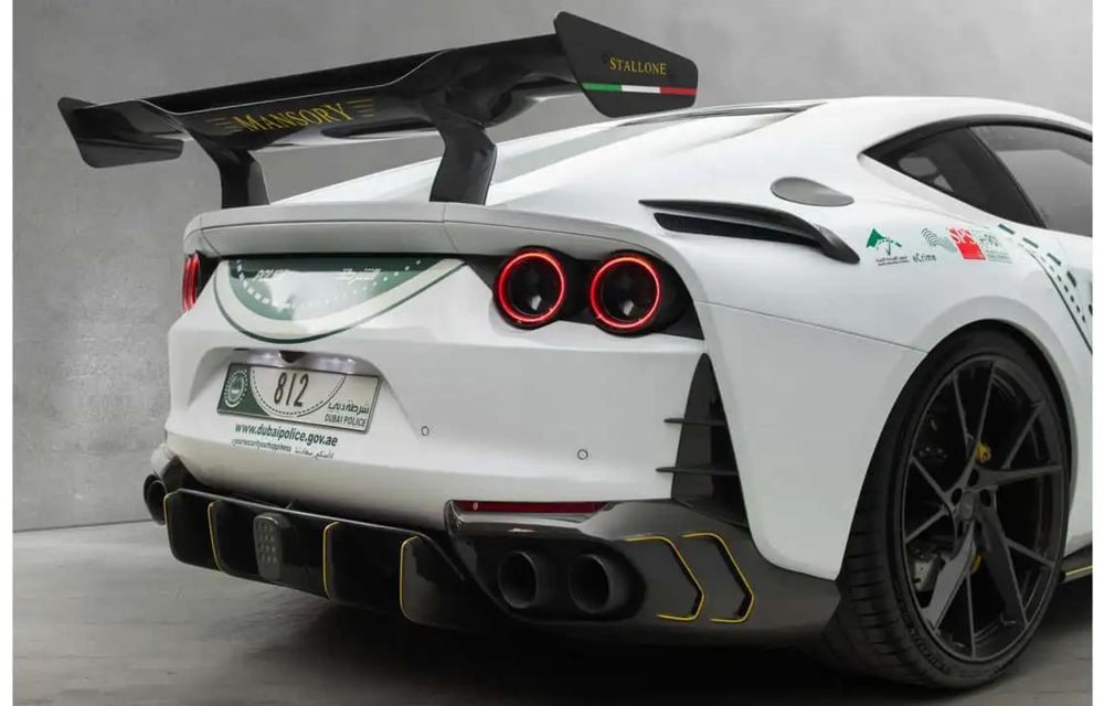 Poliția din Dubai își extinde flota cu un Ferrari 812 Superfast modificat de Mansory - Poza 6 Poliția din Dubai își extinde flota cu un Ferrari 812 Superfast modificat de Mansory - Poza 6