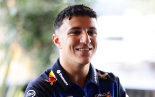 F1: Isack Hadjar semnează un nou contract cu Red Bull pentru 2027
