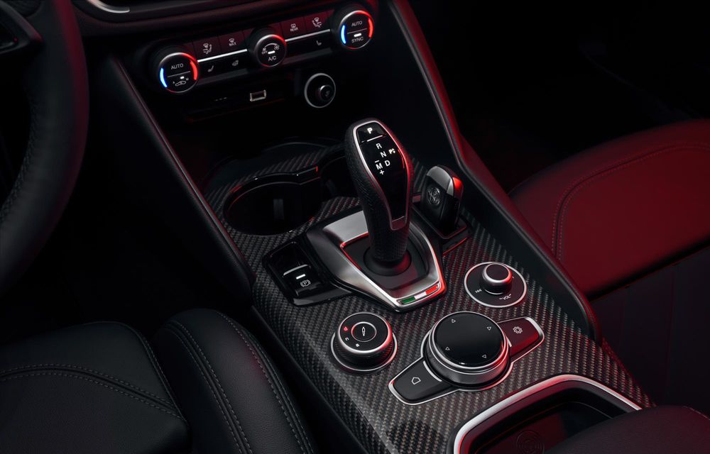 Alfa Romeo Edizione Luna Rossa: ediție specială nouă pentru 4 modele - Poza 44 Alfa Romeo Edizione Luna Rossa: ediție specială nouă pentru 4 modele - Poza 44