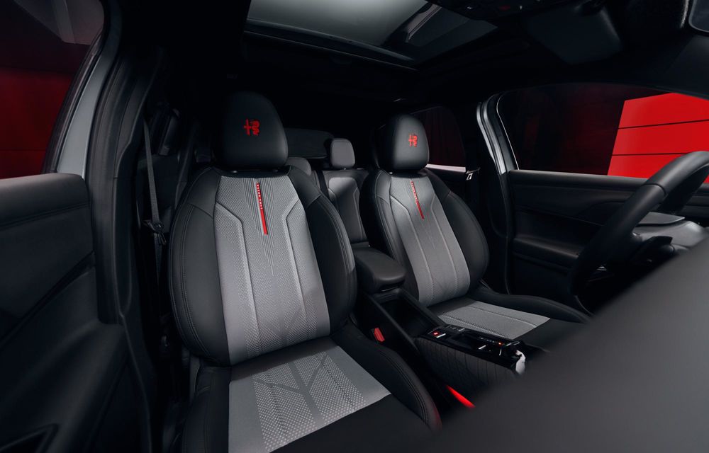 Alfa Romeo Edizione Luna Rossa: ediție specială nouă pentru 4 modele - Poza 8 Alfa Romeo Edizione Luna Rossa: ediție specială nouă pentru 4 modele - Poza 8