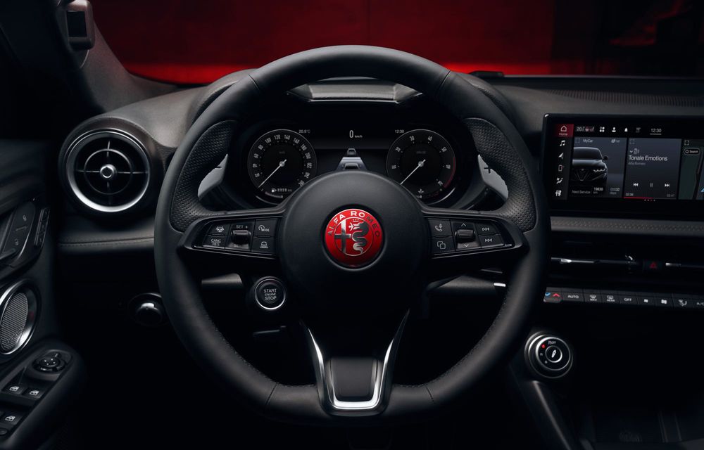 Alfa Romeo Edizione Luna Rossa: ediție specială nouă pentru 4 modele - Poza 29 Alfa Romeo Edizione Luna Rossa: ediție specială nouă pentru 4 modele - Poza 29